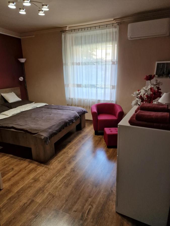 Matyas Apartman Tata Exterior foto